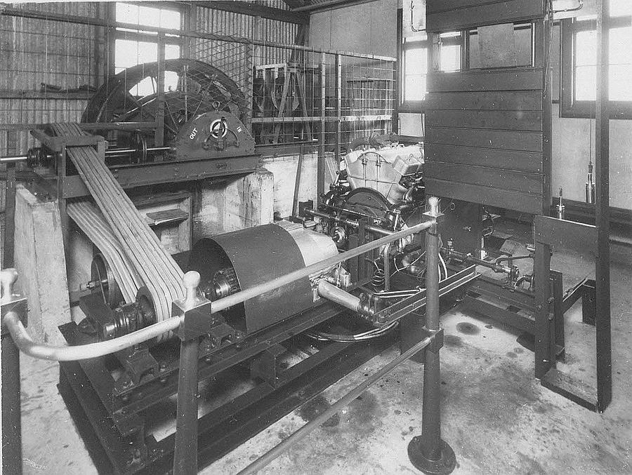 Stationary Engine for hauling the cable connected Target Trolleys